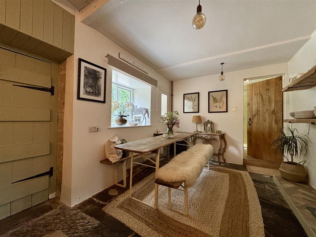 1. dining area.jpg