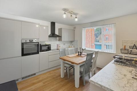2 bedroom flat to rent, London Road, Leicester LE2