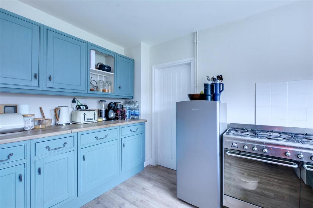 Kitchen 2.jpeg