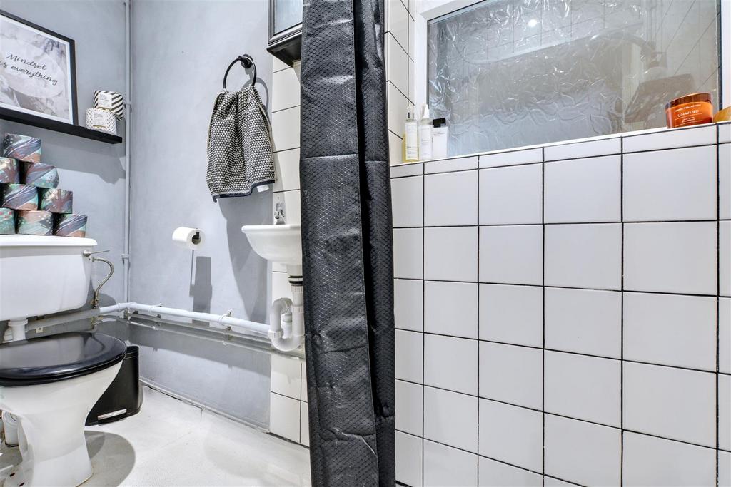 Shower Room 1.jpeg
