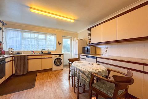 3 bedroom detached bungalow for sale, Grange Road, Newark NG24