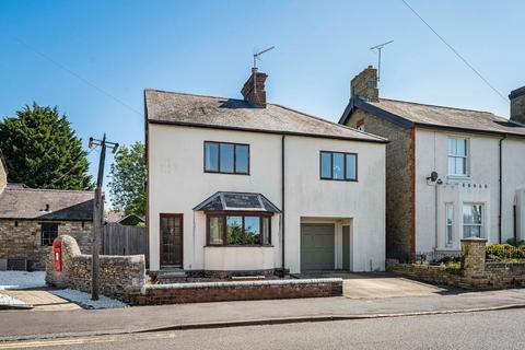 4 bedroom detached house for sale, Banbury Road, Brackley NN13