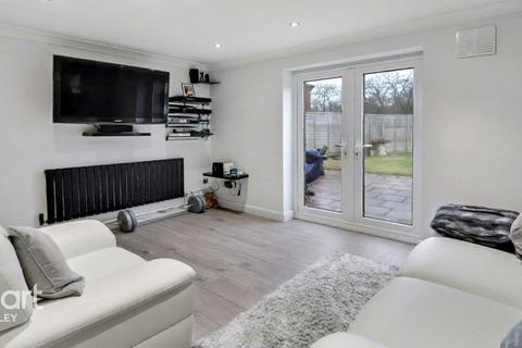 2 bedroom semi-detached house for sale, Corbridge Drive, Luton