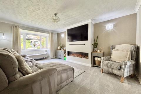 undefined, Cropredy Close, Bradford BD13