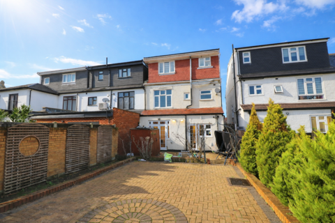 5 bedroom semi-detached house to rent, Eastern Avenue, Ilford IG4