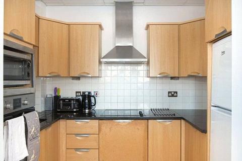 2 bedroom penthouse to rent - 1 Greens End,, London, SE18