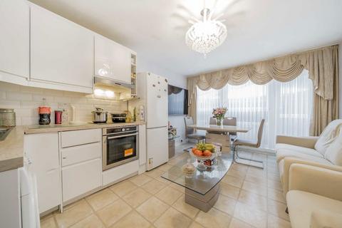 3 bedroom maisonette to rent, Kiln Place, London NW5
