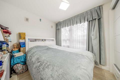 3 bedroom maisonette to rent, Kiln Place, London NW5
