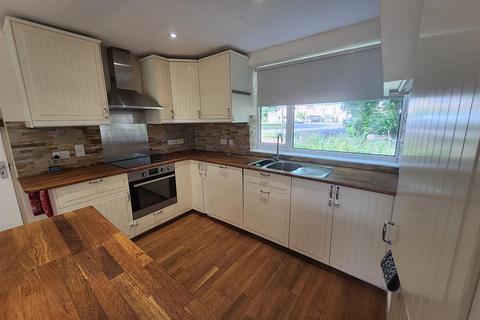 4 bedroom house to rent, Hanmer Road, Simpson