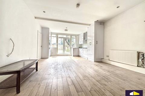 3 bedroom flat to rent, 120 Thurlow Park Road, London, SE21