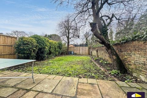 3 bedroom flat to rent, 120 Thurlow Park Road, London, SE21
