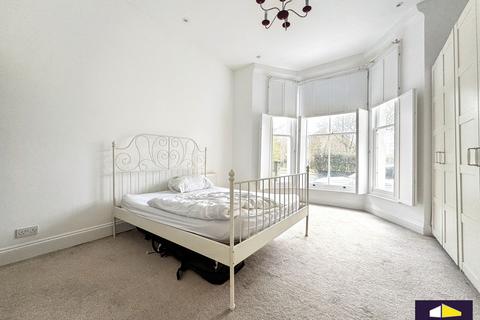 3 bedroom flat to rent, 120 Thurlow Park Road, London, SE21