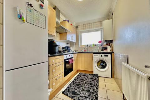 2 bedroom apartment to rent - Wivenhoe Court, Hounslow TW3
