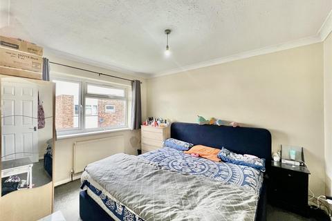 2 bedroom apartment to rent, Wivenhoe Court, Hounslow TW3