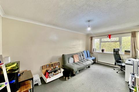 2 bedroom apartment to rent, Wivenhoe Court, Hounslow TW3