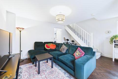 3 bedroom semi-detached house for sale, Gallimore Drive, Lichfield