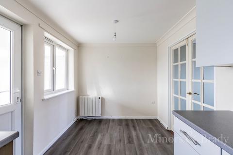 2 bedroom terraced house to rent, Ostend Road, Walcott, NR12