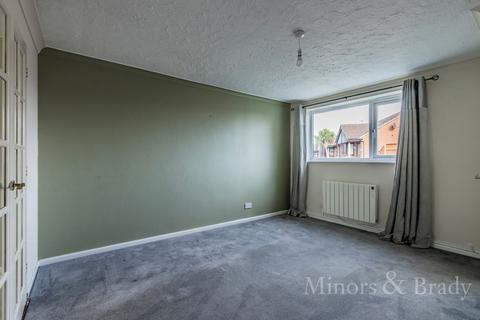 2 bedroom terraced house to rent, Ostend Road, Walcott, NR12