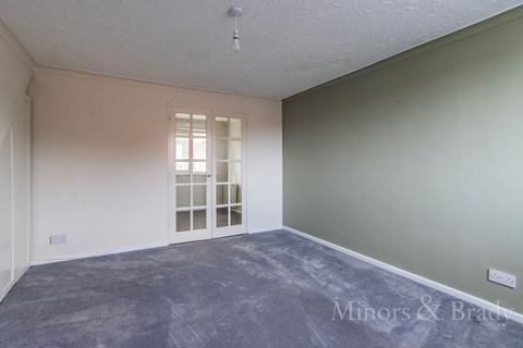2 bedroom terraced house to rent, Ostend Road, Walcott, NR12