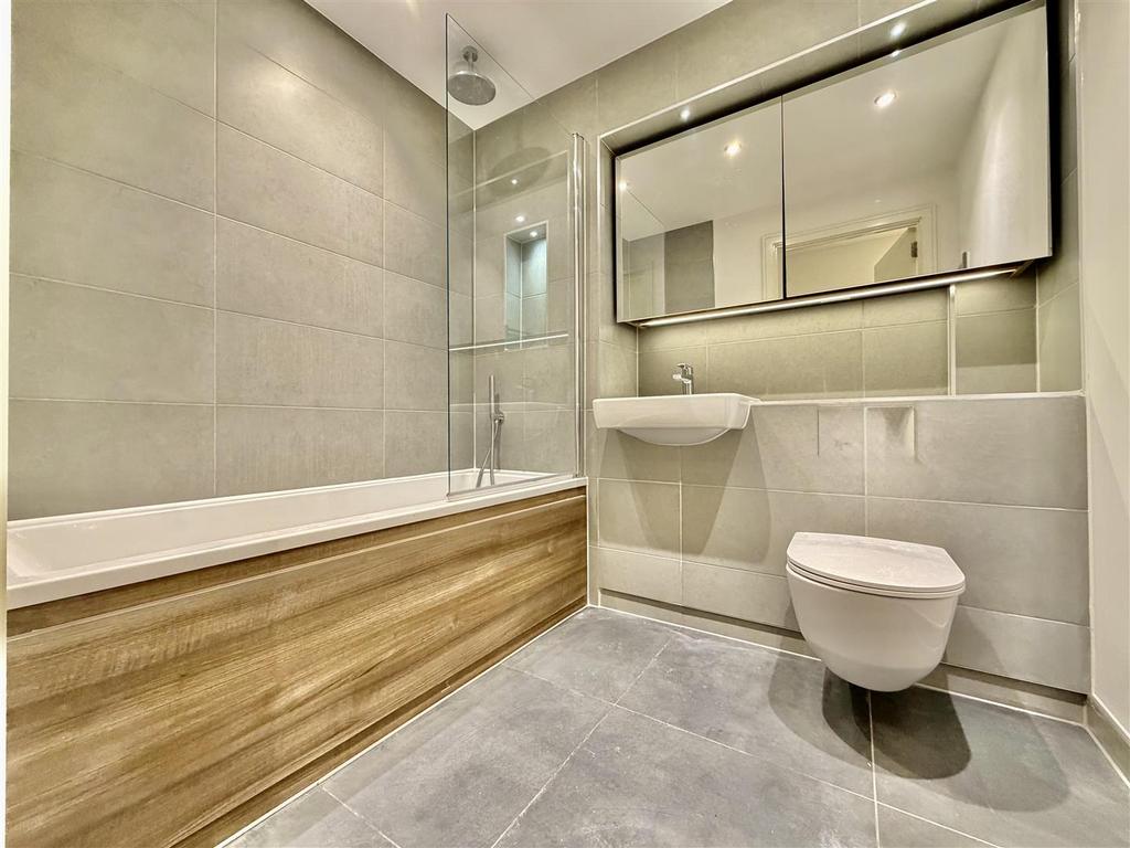 Family Bathroom/ WC