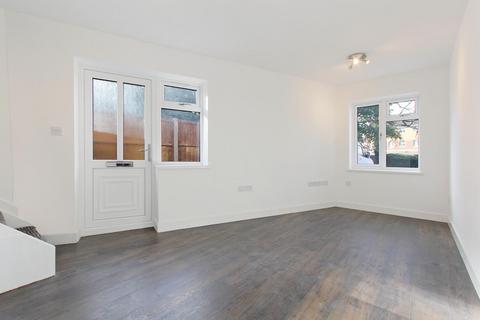 2 bedroom terraced house to rent, Kelvin Gardens, Croydon, CR0 4US