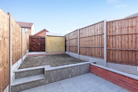 2 bedroom terraced house to rent, Kelvin Gardens, Croydon, CR0 4US