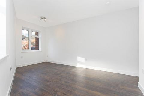 2 bedroom terraced house to rent, Kelvin Gardens, Croydon, CR0 4US