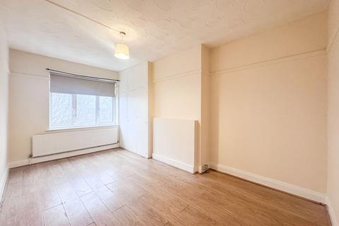 2 bedroom flat to rent, Nether Street, London, N3