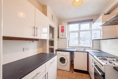 2 bedroom flat to rent, Nether Street, London, N3