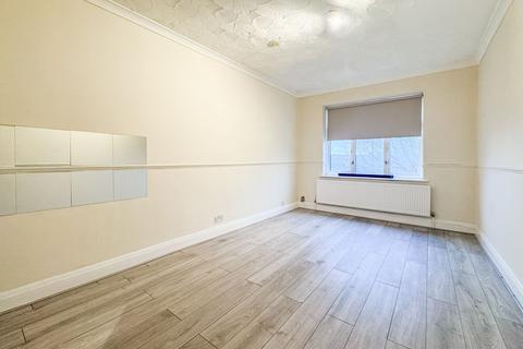 2 bedroom flat to rent, Nether Street, London, N3
