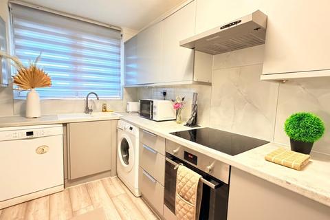 1 bedroom flat for sale, 1 Justin Close