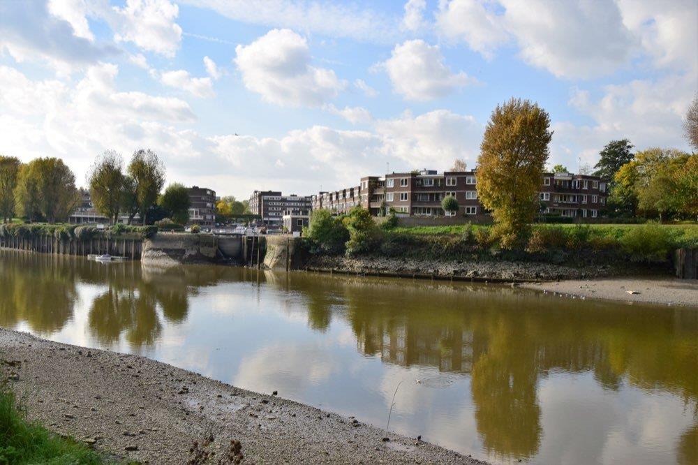 Brentford-Dock-south-of-river.jpeg