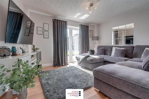 3 bedroom terraced house to rent, Malvern Drive, Woodlaithes, Rotherham
