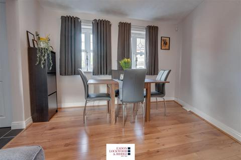 3 bedroom terraced house to rent, Malvern Drive, Woodlaithes, Rotherham