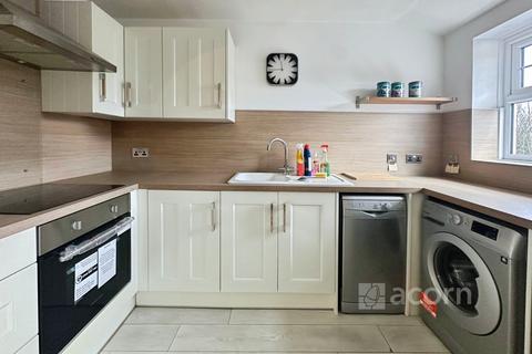 2 bedroom flat to rent, Bow Arrow Lane Dartford DA2