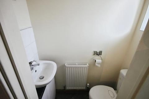 3 bedroom semi-detached house to rent, Derwent Close, Willenhall, WV13