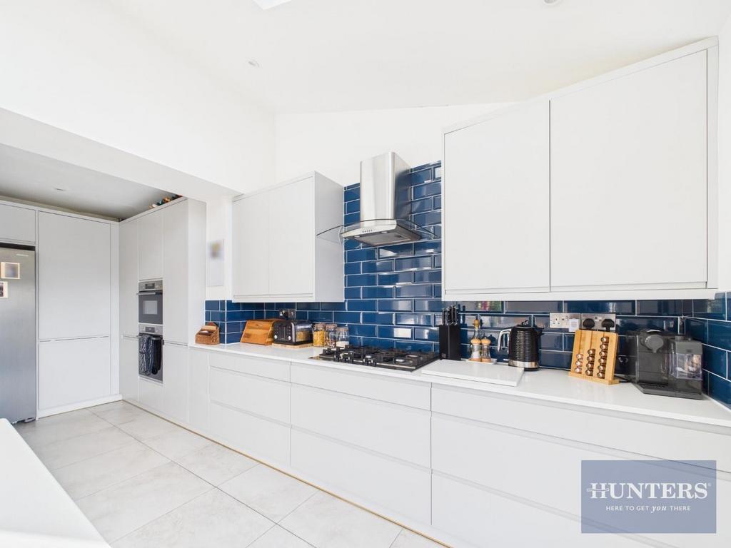 Kitchen / Breakfast Area