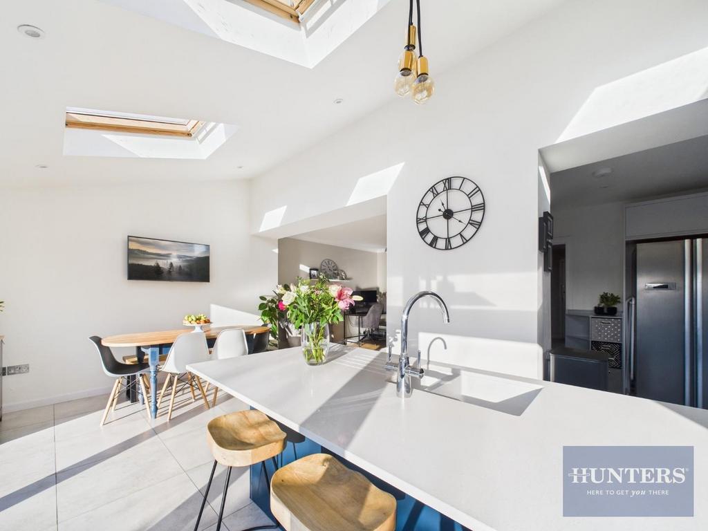Kitchen / Breakfast Area