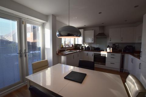 3 bedroom semi-detached house to rent, Maritime Way, Brooklands