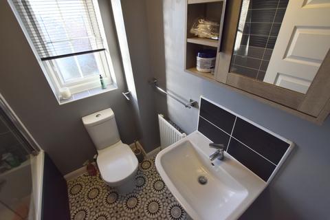 3 bedroom semi-detached house to rent, Maritime Way, Brooklands