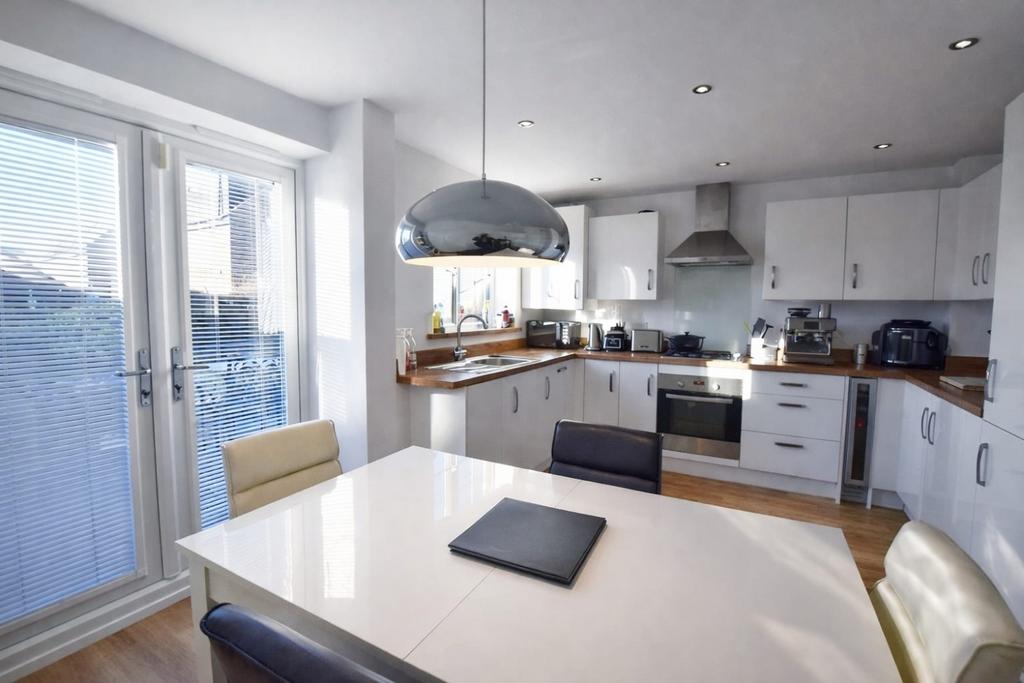 33 Maritime Way kitchen 2