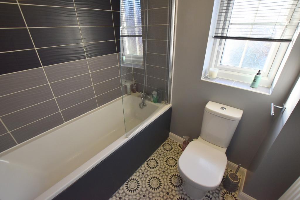33 Maritime Way bath