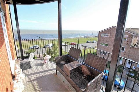 2 bedroom flat to rent, Nelson Road, Clacton-on-Sea CO15