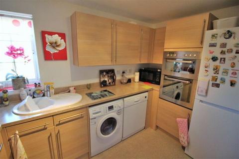 2 bedroom flat to rent, Nelson Road, Clacton-on-Sea CO15