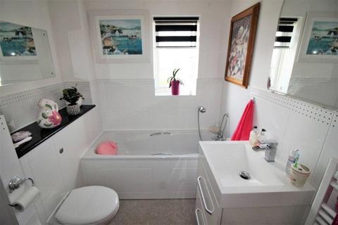 2 bedroom flat to rent, Nelson Road, Clacton-on-Sea CO15
