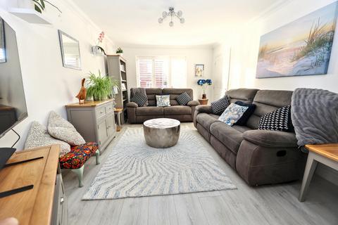 3 bedroom semi-detached house for sale - Middleton Mews, Colchester, CO7 0