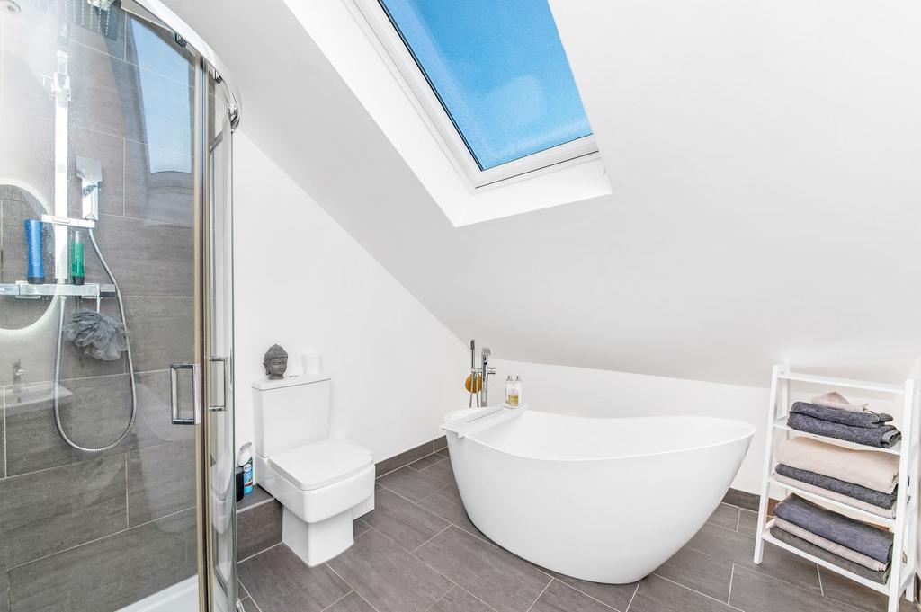 Bedroom one en suite bathroom