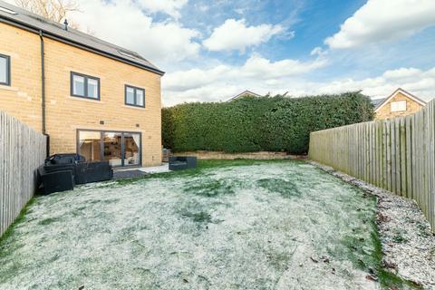 3 bedroom end of terrace house for sale, Mansion Gardens, Taylor Hill, Huddersfield, HD4