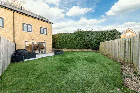 Mansion Gardens, Taylor Hill, Huddersfield, HD4