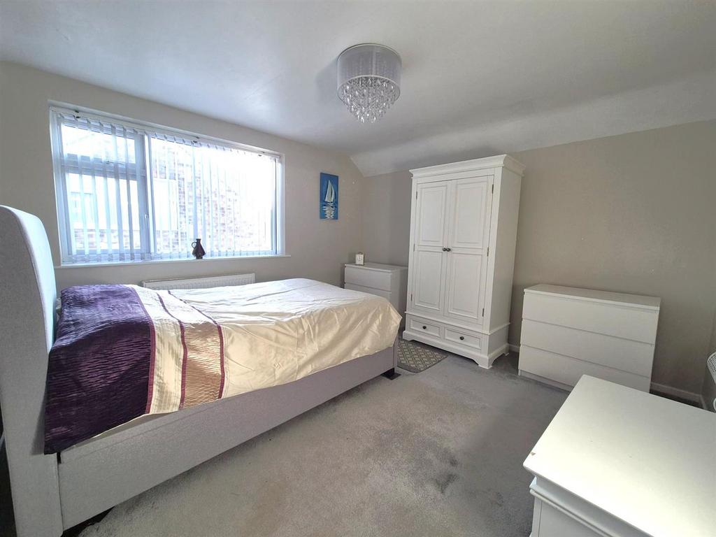 Master Bedroom (1st floor)